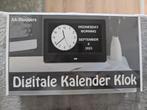 Digitale kalender klok met afstandsbediening.Dementie. IZGS, Huis en Inrichting, Woonaccessoires | Klokken, Ophalen of Verzenden