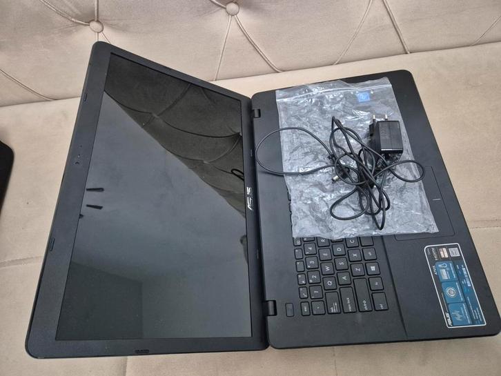 Laptop z.s.a.n nieuwstaat  ASUS, Computers en Software, Android Tablets, Zo goed als nieuw, 10 inch, 64 GB, Ophalen of Verzenden