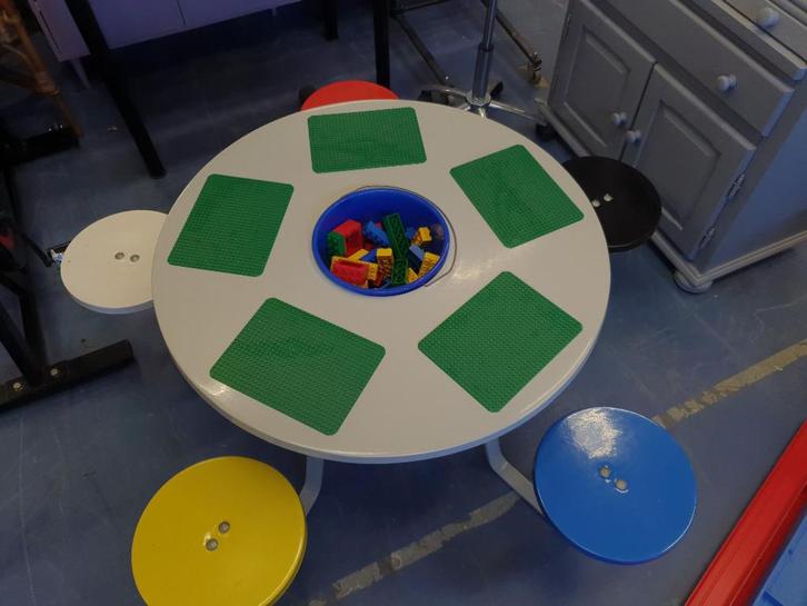 Duplo / LEGO speeltafel met 5 stoeltjes ideaal voor kinderen, Kinderen en Baby's, Speelgoed | Speeltafels, Gebruikt, Ophalen