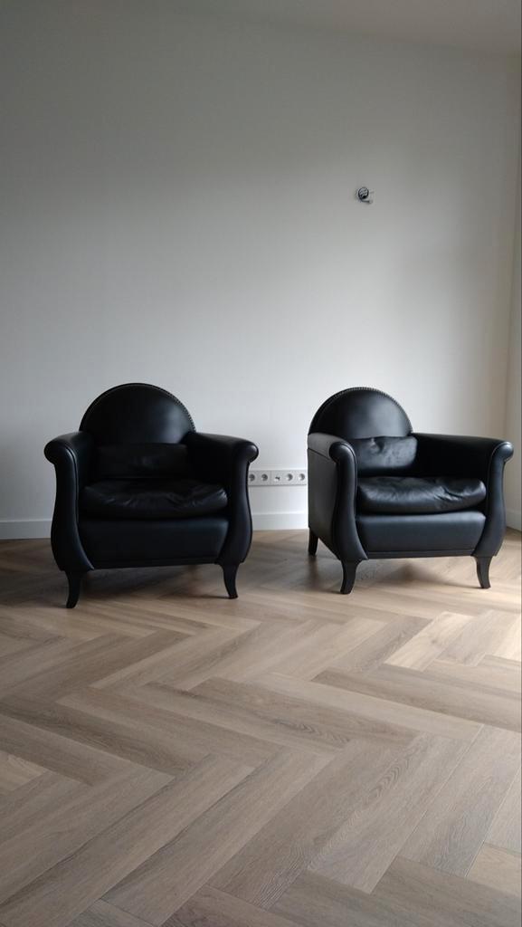 Poltrona Frau Twee zwarte lederen fauteuils, Huis en Inrichting, Fauteuils, Gebruikt, Leer, 50 tot 75 cm, 75 tot 100 cm, Ophalen