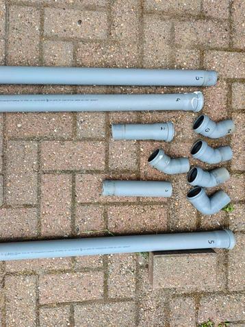  PVC Afvoerbuizen en Bochten - Diverse Maten beschikbaar voor biedingen
