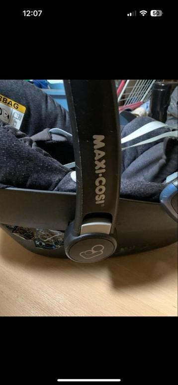 Maxi-Cosi met FamilyFix beschikbaar voor biedingen