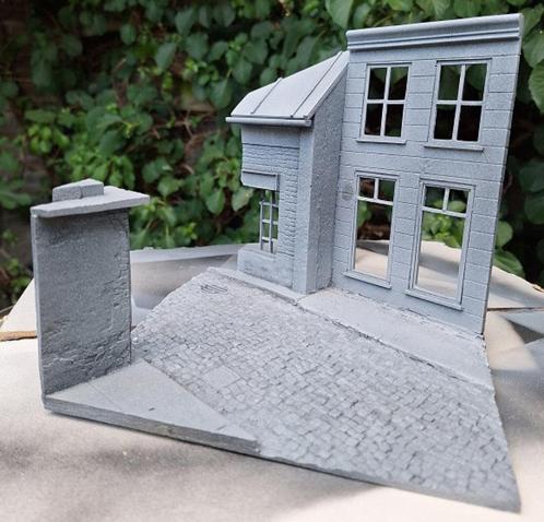Dioramabase - straatdeel met huizen / gebouwtje - resin 1/35, Hobby en Vrije tijd, Modelbouw | Figuren en Diorama's, Zo goed als nieuw
