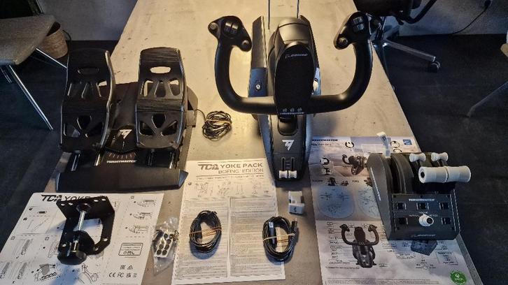 Thrustmaster Boeing yoke + Throttle + T.flight rudder pedals, Computers en Software, Joysticks, Zo goed als nieuw, Ophalen