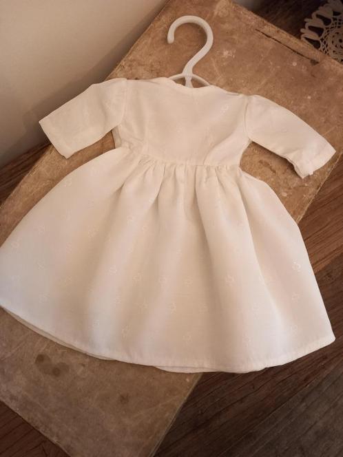 vintage wit poppen jurkje 23 cm. jaren 50.--verzenden, Verzamelen, Poppen, Zo goed als nieuw, Kleertjes, Ophalen