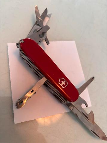 Victorinox SwissChamp red 1.6794.T7 beschikbaar voor biedingen