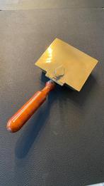 Antieke brons/messing asbak met klep en notenhouten steel, Ophalen of Verzenden, Brons