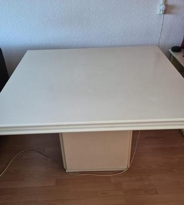 Set witte meubels beschikbaar voor biedingen