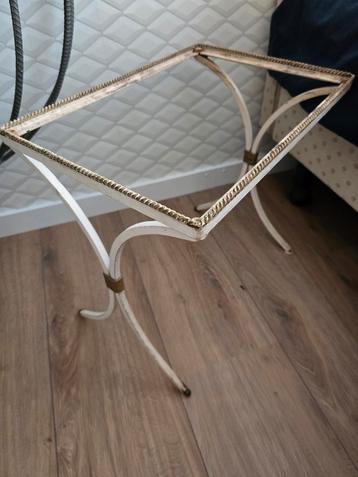 Vintage Bijzettafel  beschikbaar voor biedingen