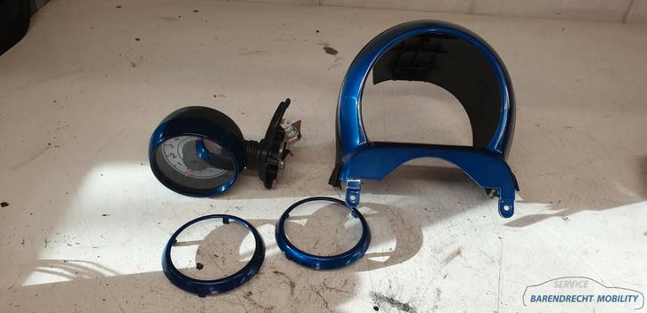 Toerenteller + afdekkap en ringen Aygo C1 107 BLAUW 83270-0H, Auto-onderdelen, Dashboard en Schakelaars, Citroën, Peugeot, Toyota