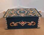 Vintage Noorse Kerst Kist met Decoratief Design, Overige materialen, Minder dan 50 cm, Gebruikt, 50 tot 100 cm