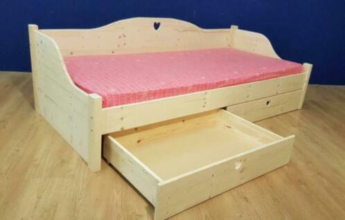 nieuw houten1-persoonsbed DEWI met 2 laden en 3 hartjes, Kinderen en Baby's, Kinderkamer | Bedden, Nieuw, 180 cm of meer, 85 tot 100 cm