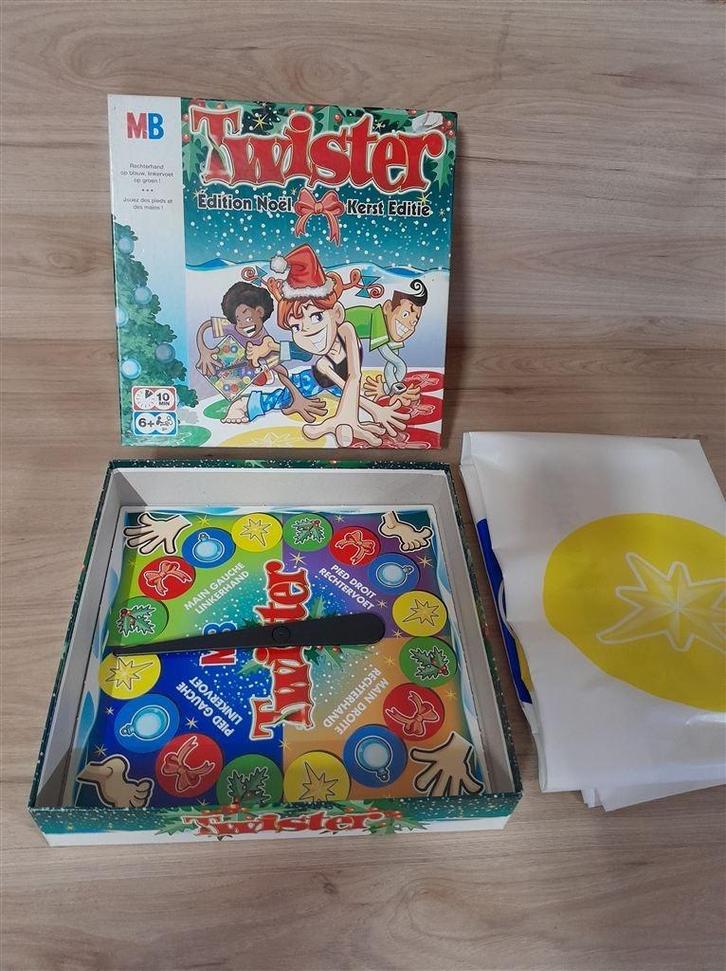 Twister kerst editie - s3686, Hobby en Vrije tijd, Gezelschapsspellen | Bordspellen, Zo goed als nieuw, Ophalen of Verzenden
