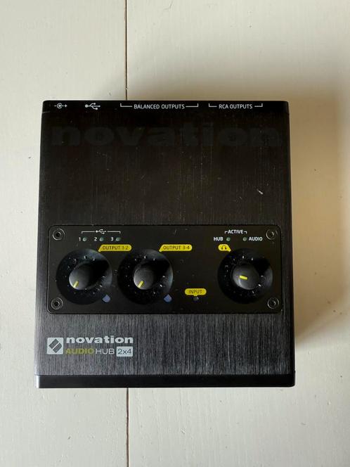 Novation Audiohub 2x4 USB Audio Interface & Hub, Computers en Software, Geluidskaarten, Zo goed als nieuw, Ophalen of Verzenden