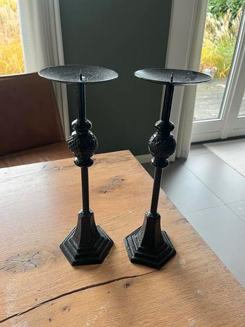 Zwarte ijzeren kandelaars - 2 stuks 39 cm lengte beschikbaar voor biedingen