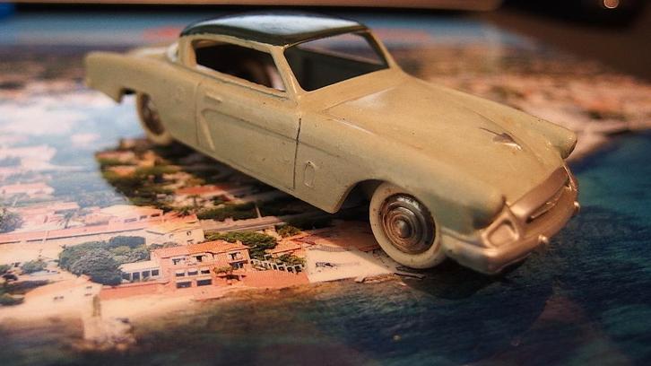 Dinky Toys Two-tone kleurstelling Studebaker Commander 24Y., Hobby en Vrije tijd, Modelauto's | 1:43, Zo goed als nieuw, Auto