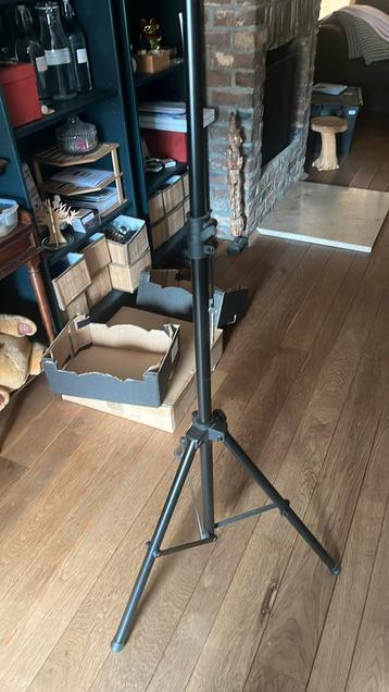 Grote zware boomstand beschikbaar voor biedingen
