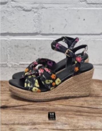 Ted Baker - Mooie floral sleehakken maat 37 - Nieuw €165 beschikbaar voor biedingen