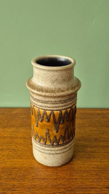 Vintage Vaas - Aardewerk met uniek design beschikbaar voor biedingen