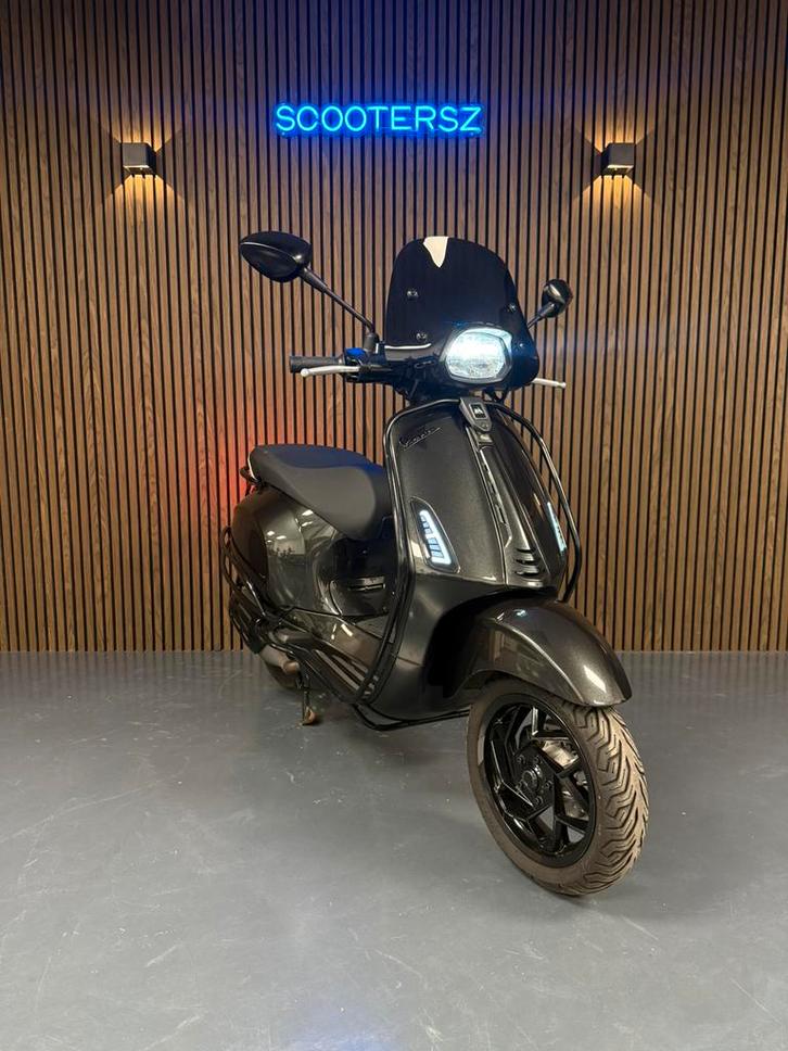 Vespa Sprint Aston Martin Grey|2024|1100km|full option|45km, Fietsen en Brommers, Scooters | Vespa, Zo goed als nieuw, Overige modellen