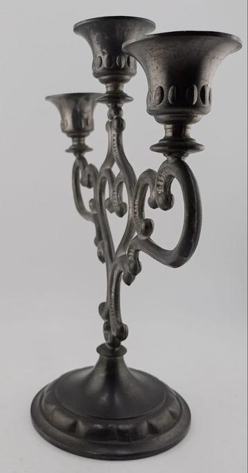 Kandelaar van tin beschikbaar voor biedingen