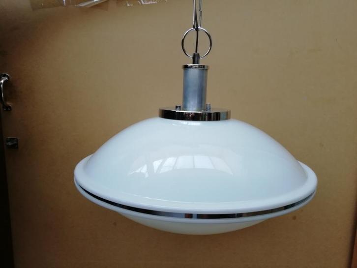Space Age UFO hanglamp. Wit, aan ketting, Huis en Inrichting, Lampen | Hanglampen, Gebruikt, 50 tot 75 cm, Kunststof, Metaal, Ophalen