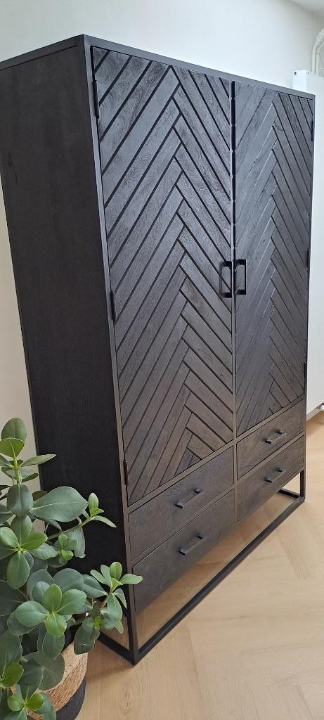 Mangohouten Kast Floor hoog zwart, Huis en Inrichting, Kasten | Dressoirs, Zo goed als nieuw, 100 tot 150 cm, 25 tot 50 cm, Met lade(s)