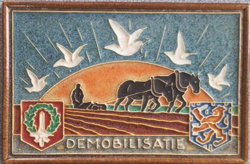 Porceleyne Fles cloisonné tegel : Demobilisatie, Antiek en Kunst, Antiek | Wandborden en Tegels, Ophalen of Verzenden