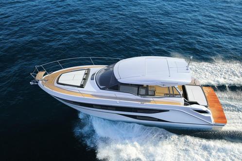Bavaria SR38HT (bj 2023), Watersport en Boten, Speedboten, Gebruikt, 6 meter of meer, Benzine, 200 pk of meer, Polyester