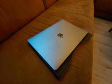 Apple MacBook Pro 2017, i7, 8GB, 512GB beschikbaar voor biedingen