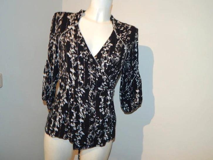 BA&SH zwarte wikkel top witte bloemetjes zilver accenten 2/M, Kleding | Dames, Tops, Zo goed als nieuw, Maat 38/40 (M), Zwart