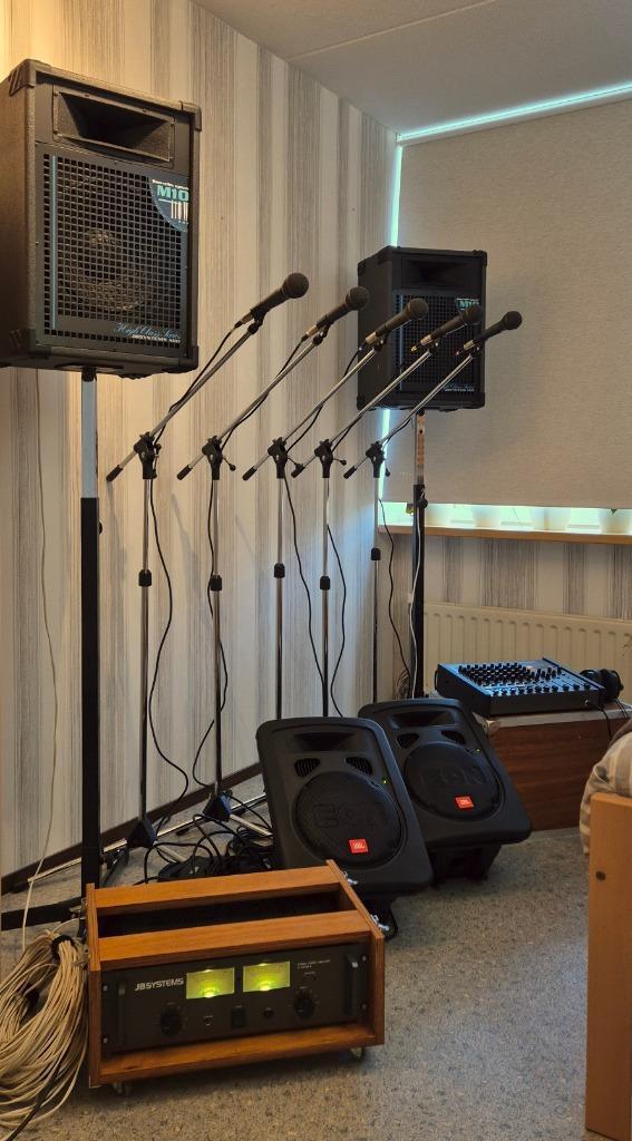 Zeer complete geluidsinstallatie met 5 microfoons, Muziek en Instrumenten, Versterkers | Keyboard, Monitor en PA, Zo goed als nieuw