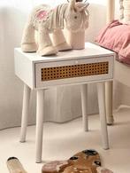 Nachtkastje met lade, wit hout, rotan - Bohemian, Huis en Inrichting, Ophalen of Verzenden, Zo goed als nieuw, Minder dan 45 cm