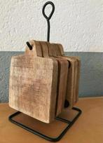 Houten onderzetters in stalen rekje, Ophalen of Verzenden, Gebruikt, Glas of Kopje