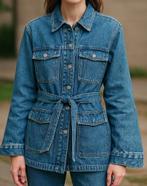 Denim spijkerjack mer strikceintuur maat s, Ophalen of Verzenden, Zo goed als nieuw, Maat 38/40 (M), Blauw