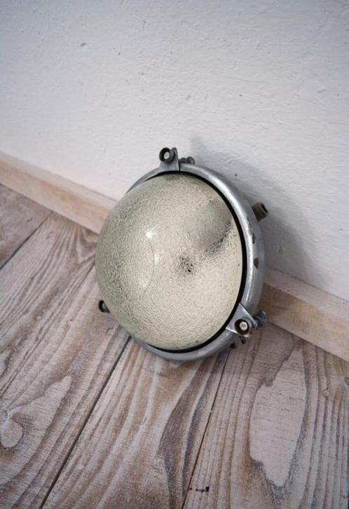 Vintage USSR metro industriële lamp, Huis en Inrichting, Lampen | Wandlampen, Ophalen of Verzenden