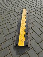 3x Kabelgoot voor twee kabels., Ophalen, Gebruikt