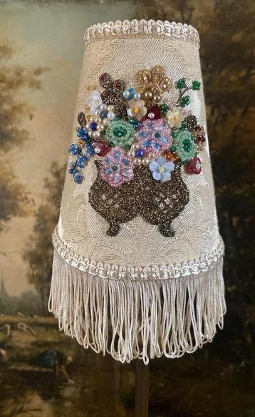 Gerestyled lampenkapje beschikbaar voor biedingen