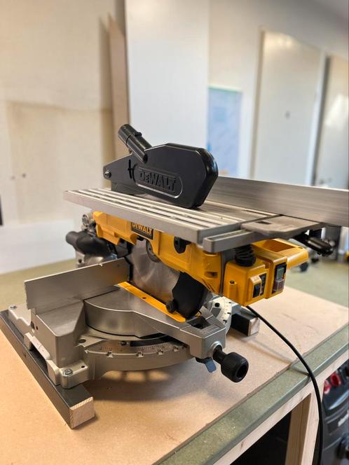 DEWALT combinatie zaagtafel in nieuwstaat, Doe-het-zelf en Verbouw, Gereedschap | Zaagmachines, Zo goed als nieuw, 1200 watt of meer