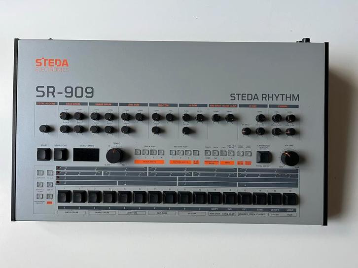 Steda 909 (Roland TR909), Muziek en Instrumenten, Drumcomputers, Zo goed als nieuw, Roland, Ophalen