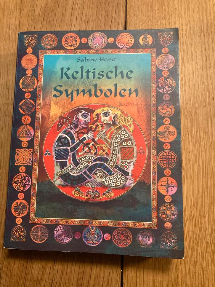 Keltische Symbolen - Sabine Heinz, Boeken, Esoterie en Spiritualiteit, Gelezen, Achtergrond en Informatie, Overige onderwerpen