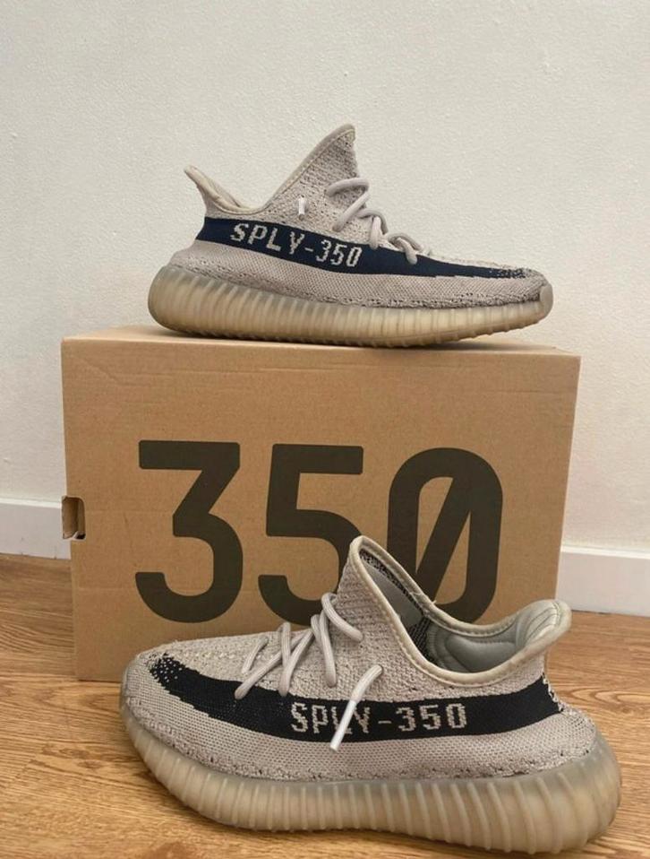 Yeezy Boost 350 V2 - Goede Staat!, Kleding | Heren, Schoenen, Gedragen, Sneakers of Gympen, Overige kleuren, Verzenden