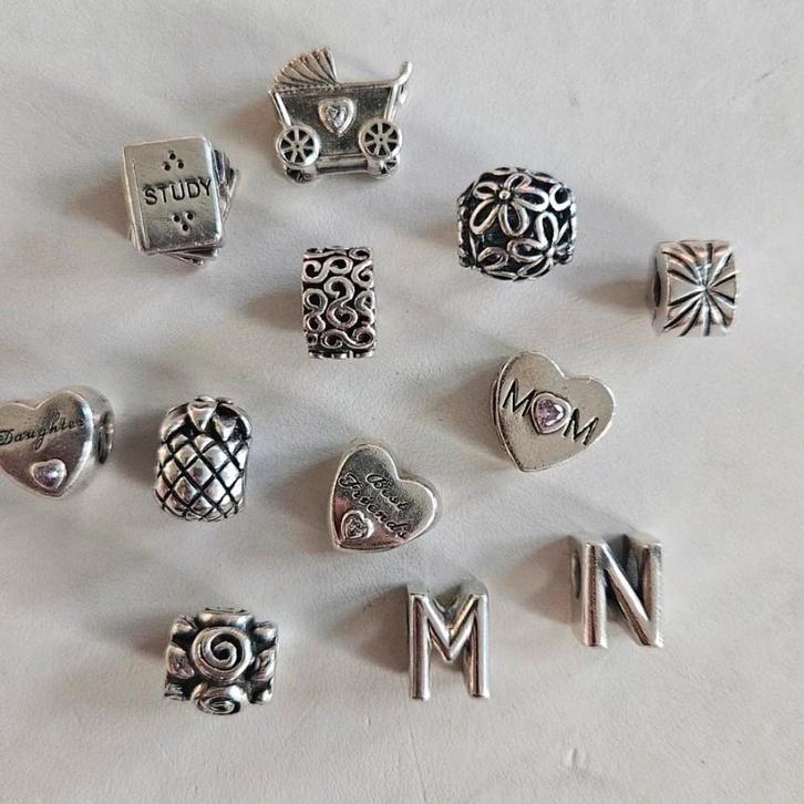 Partij originele Pandora bedeltjes, Sieraden, Tassen en Uiterlijk, Bedels, Zo goed als nieuw, Pandora, Zilver, 4 bedels of meer