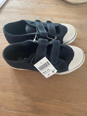 Gymschoenen nieuw donkerblauw maat 31 beschikbaar voor biedingen