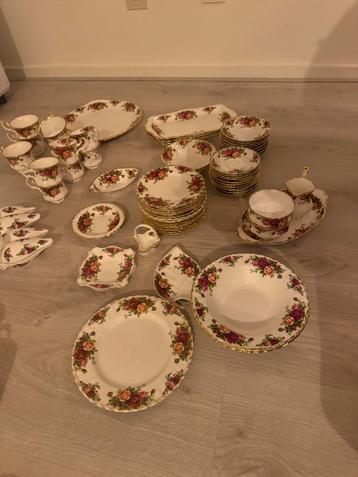 Royal Albert servies Old Country Roses beschikbaar voor biedingen