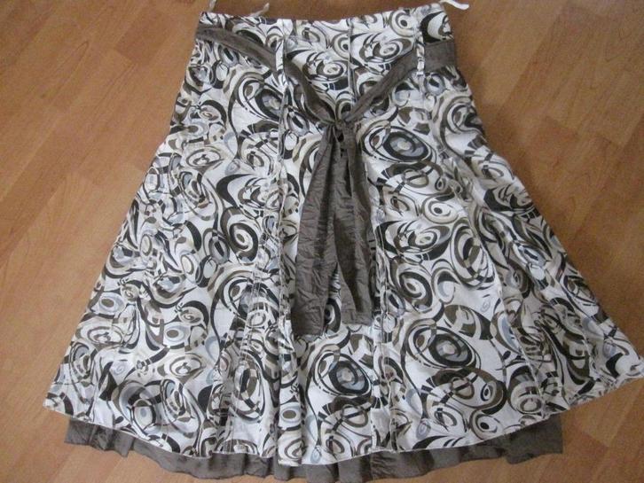 Mooi wijdvallende zomerrok van First Choiche, maat 40, Kleding | Dames, Rokken, Zo goed als nieuw, Maat 38/40 (M), Knielengte