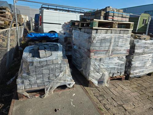 GRATIS NIEUW ca 18m2 halve bkk klinkers 8cm dik antraciet, Tuin en Terras, Tegels en Klinkers, Nieuw, Klinkers, Beton, 10 m² of meer