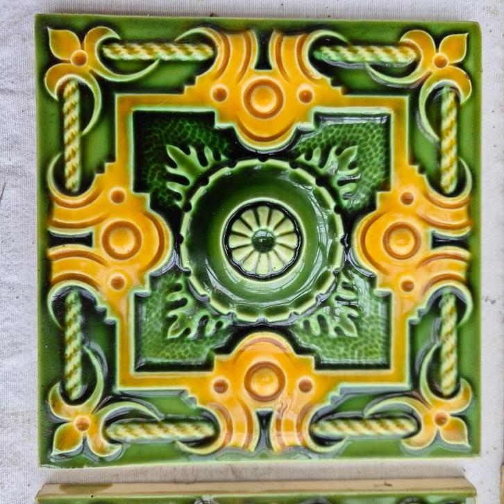275 stuks art nouveau wandtegels Gilliot Hemiksem, Antiek en Kunst, Antiek | Wandborden en Tegels, Ophalen
