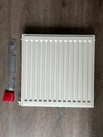 Te koop kleine radiator, Doe-het-zelf en Verbouw, Verwarming en Radiatoren, Ophalen, 30 tot 80 cm, Gebruikt, Radiator