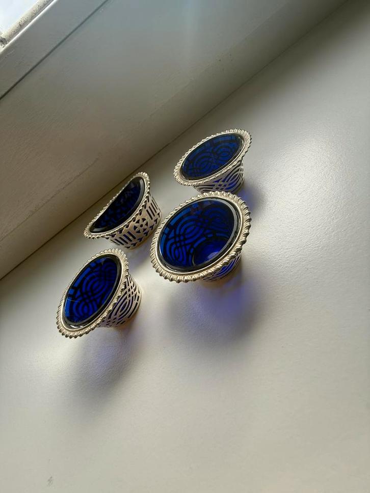 Engelse Zilver 925 Zoutvaatjes met Kobaltblauw Glas, Antiek en Kunst, Antiek | Goud en Zilver, Zilver, Ophalen of Verzenden